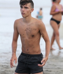 Twinks in pool 19 5d6591a4504a7.jpg