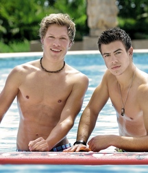 Twinks in pool 21 5d80e26fef089.jpg