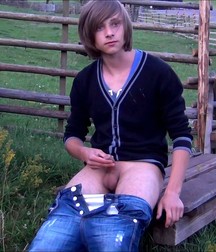 Twinks 430 5e99b38f37317.jpg