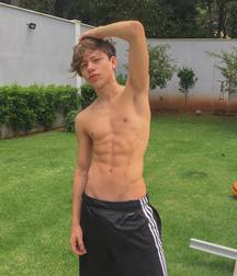 Leonardo Fernandez Bravo 5db72fd9ae5ad.jpg