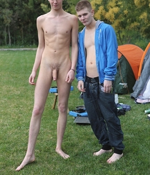 2 or more naked guys 5e40b0e821d31.jpg
