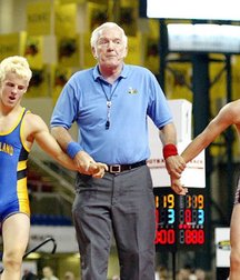 Wrestlers in Action 5d1c0cba3104c.jpg
