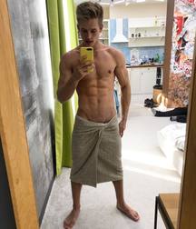 Hottest Boys Around  5de60e8e198b8.jpg