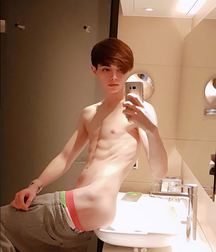 The best Selfie Boys with hot smooth body 5d430283b4011.jpg