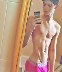 The best Selfie Boys with hot smooth body 5d4302996071f.jpg