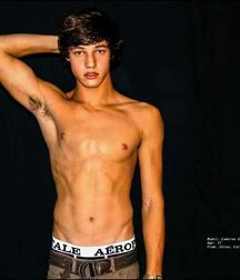more armpits to snuggle 5db35fb4594d5.jpg