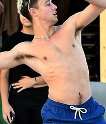 more armpits to snuggle 5db35fbaadfa3.jpg