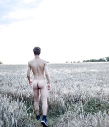 Naked in nature - L 5da8d3203fa21.jpg