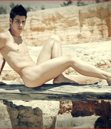 Nude guys in nature - L 5db20ed029e16.jpg