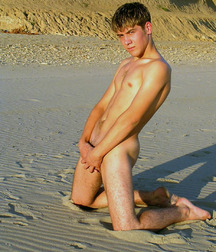 Nude guys in outdoors 5dc8757dcbfe5.jpg