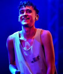 Out and Famous--Olly!!  5d47448dc2dbc.jpg