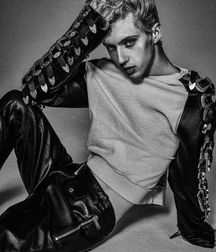 Out and Famous--Troye!! 5d474da58ad09.jpg