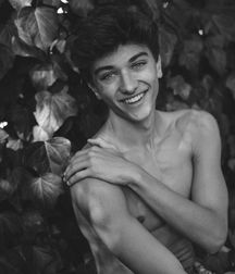 HOT and Famous--Gavin BW!! 5d4f30e7807ad.jpg