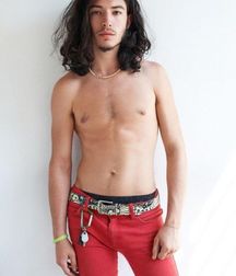 Out and Famous--Ezra!! 5da1ea39e444c.jpg