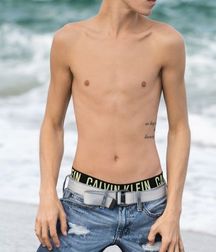 Best Of Freaky Friday--Summer Boys!! 5dc98190bad73.jpg