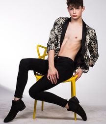 MODELS CORNER!! Troy Edwards! 5e21f2f28b9f3.jpg