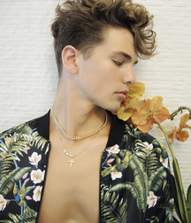 MODELS CORNER!! Zach Hines!