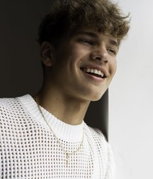 MODELS CORNER!! Zach Hines! 5e2afeea78928.jpg