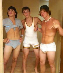Wall Boys... 8 5dae651fee6de.jpg
