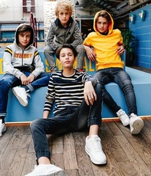 Wall Boys...12 5e09efede4567.jpg