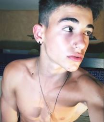 Alex 5d9f69b1ecabf.jpg