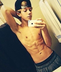 Boys Boys ... 5db08a7333e6e.jpg