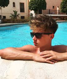 Boys Boys ... 5db08c7628e40.jpg