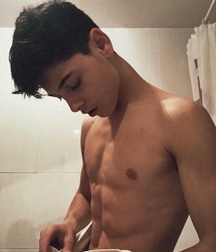 Boys Boys ... 5db08d53ea8cc.jpg