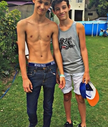 Boys Boys ... 5db08d9b45993.jpg