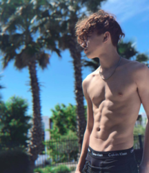 Boys Boys ... 5db08da1b5509.png