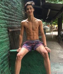 Boys Boys ... 5db08da4c2361.jpeg