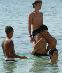 JOK'S13 Boys in the water 5d691a7d7dfbe.jpg