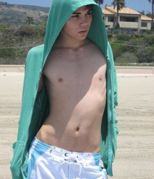 Shirtless 5d731e6855a24.jpg