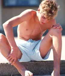 Blond Boys 5db7c0340f510.jpg