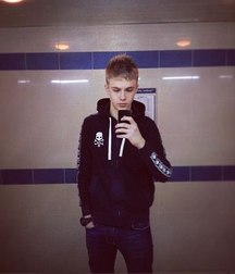 Blond Boys 5db7c05a834db.jpg