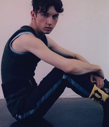 Beautiful Boys Dressed in Black 5ddecca5caed9.jpg