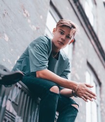 Beautiful and Cute Blond Boys 5df84eae6164f.jpg