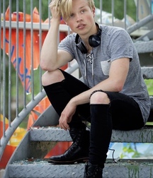 Beautiful and Cute Blond Boys 5df84f328b36e.jpeg