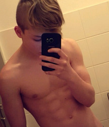 Selfies 5df9d63274bda.jpeg