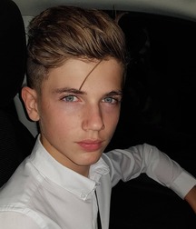 Beautiful Look of gay boys 5e3195d318567.jpg