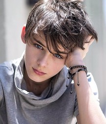 Beautiful Look of gay boys 5e3196103a01f.jpg