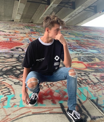 From JOK13 Sexy Boys in Jeans No Porn 5ed135d34bdf9.png