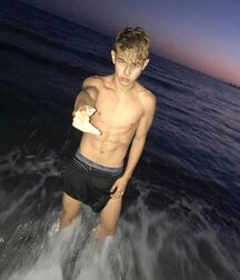 Mac and cheese June 14 shirtless 5f0e29f088812.jpeg