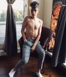 Shirtless photos & more 5f36ed7f37ed2.jpeg