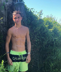 Shirtless photos & more 5f36ed8585cb8.jpeg