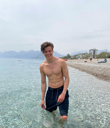 Florian Macek Photos and gay tube 60c6601eef9ae.png
