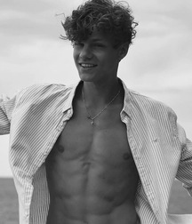 Florian Macek Photos and gay tube 60c660f33a845.jpeg