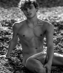 Saturday b&w hot photos twink tube 623f34aa0c927.png