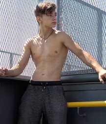 It’s a shirtless spring day Easter twinks 625c1bcb0e79f.jpeg