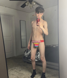 Hot stars got my eyes twink tube 62a289e21c5f8.jpeg